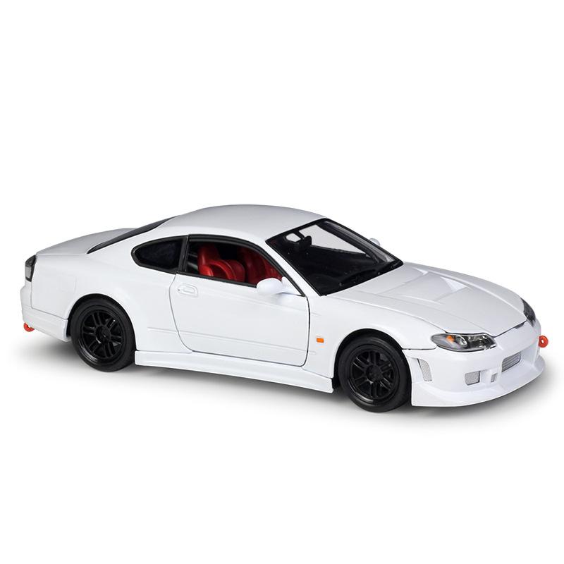Voiture Miniature Nissan Silvia S-15