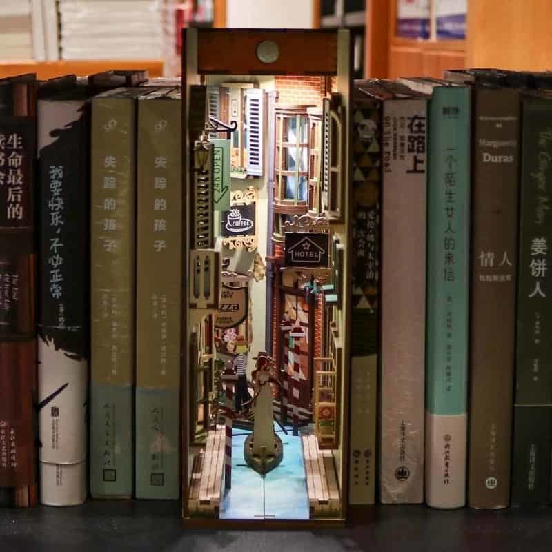 Book Nook Venise