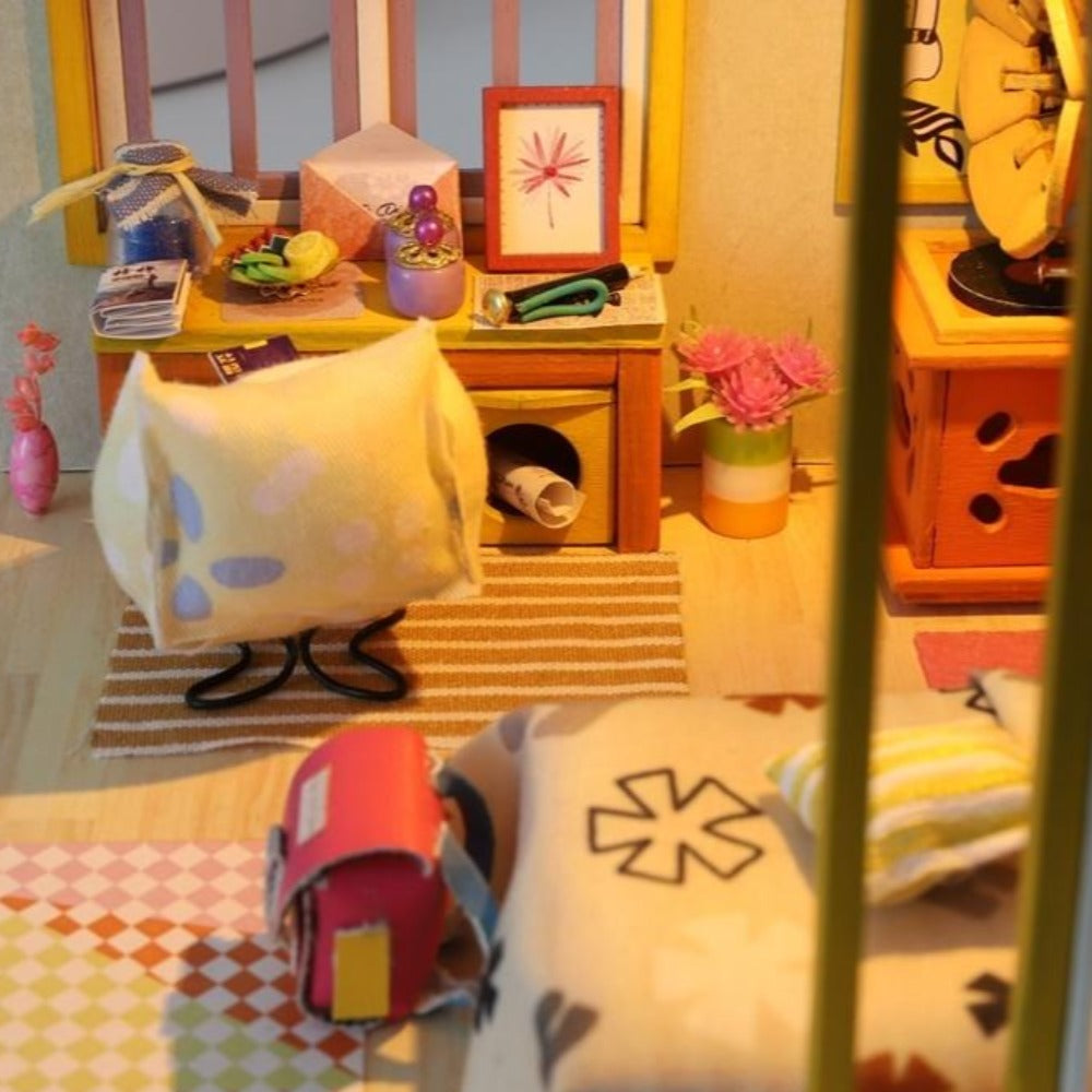 bureau miniature spacieux