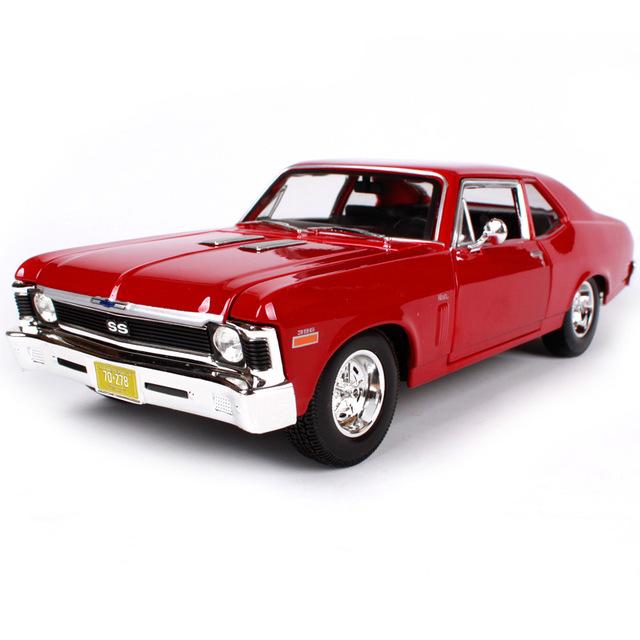 Voiture Miniature Chevrolet Nova SS rouge