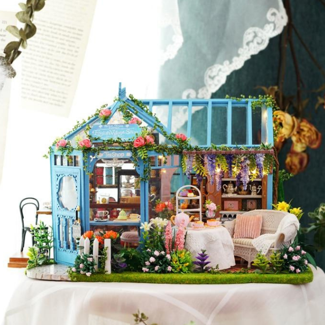 Maison Miniature Fleurie
