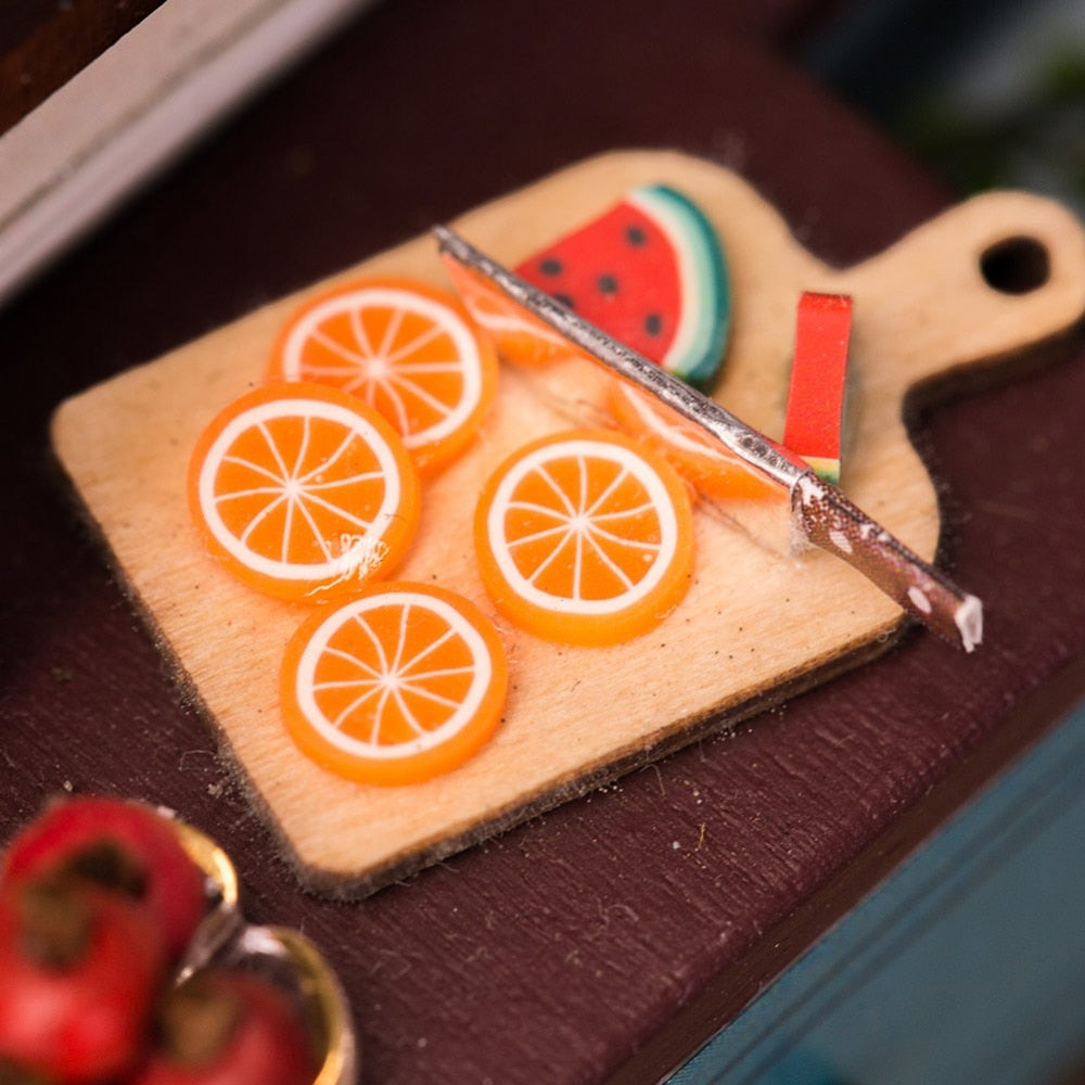 planche à découpe miniature cuisine colorée